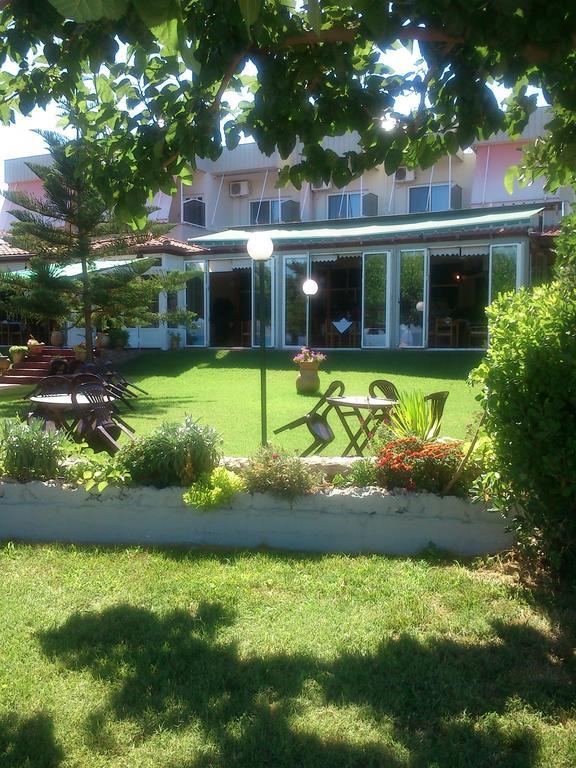 Evoikos Beach & Resort Ліванатаі Екстер'єр фото